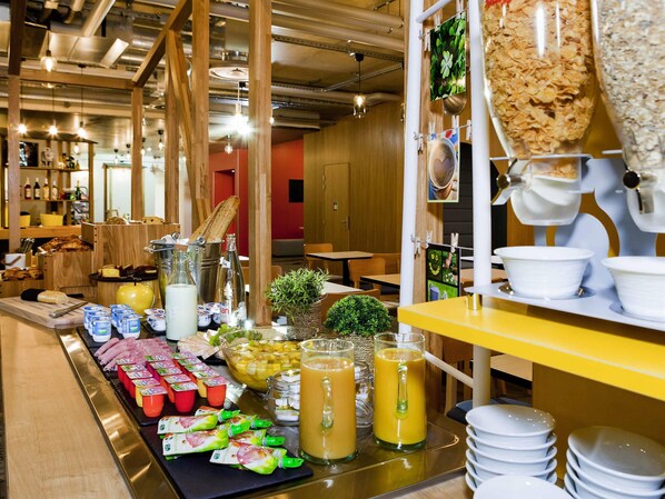 Petit déjeuner servi en supplément