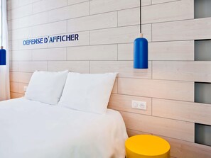 Desk, soundproofing, iron/ironing board, free cots/infant beds - ibis styles Chalons en Champagne Centre (Chalons-en-Champagne)