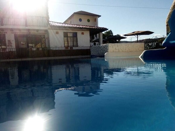 季節性室外泳池