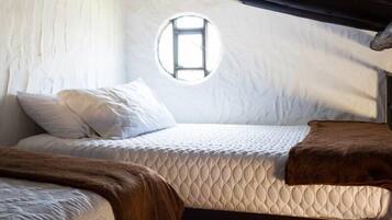 Family Room | Iron/ironing board, free WiFi