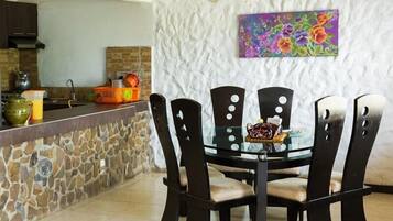 Free daily full breakfast