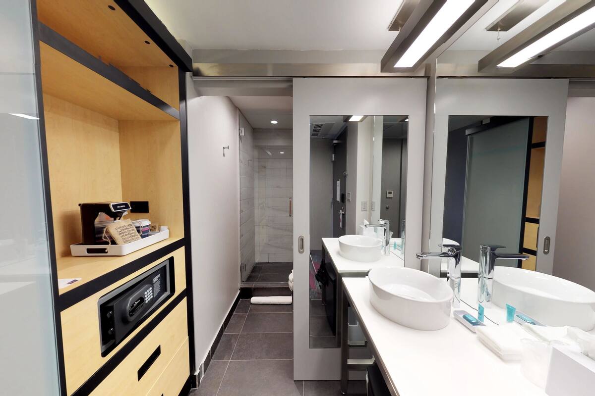 shower, free toiletries, hair dryer, towels