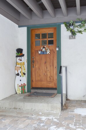 House, 4 Bedrooms (Chateau Sans Nom #17) | Property entrance