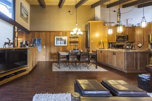 Living area - Chateau Sans Nom 17 (Mammoth Lakes)