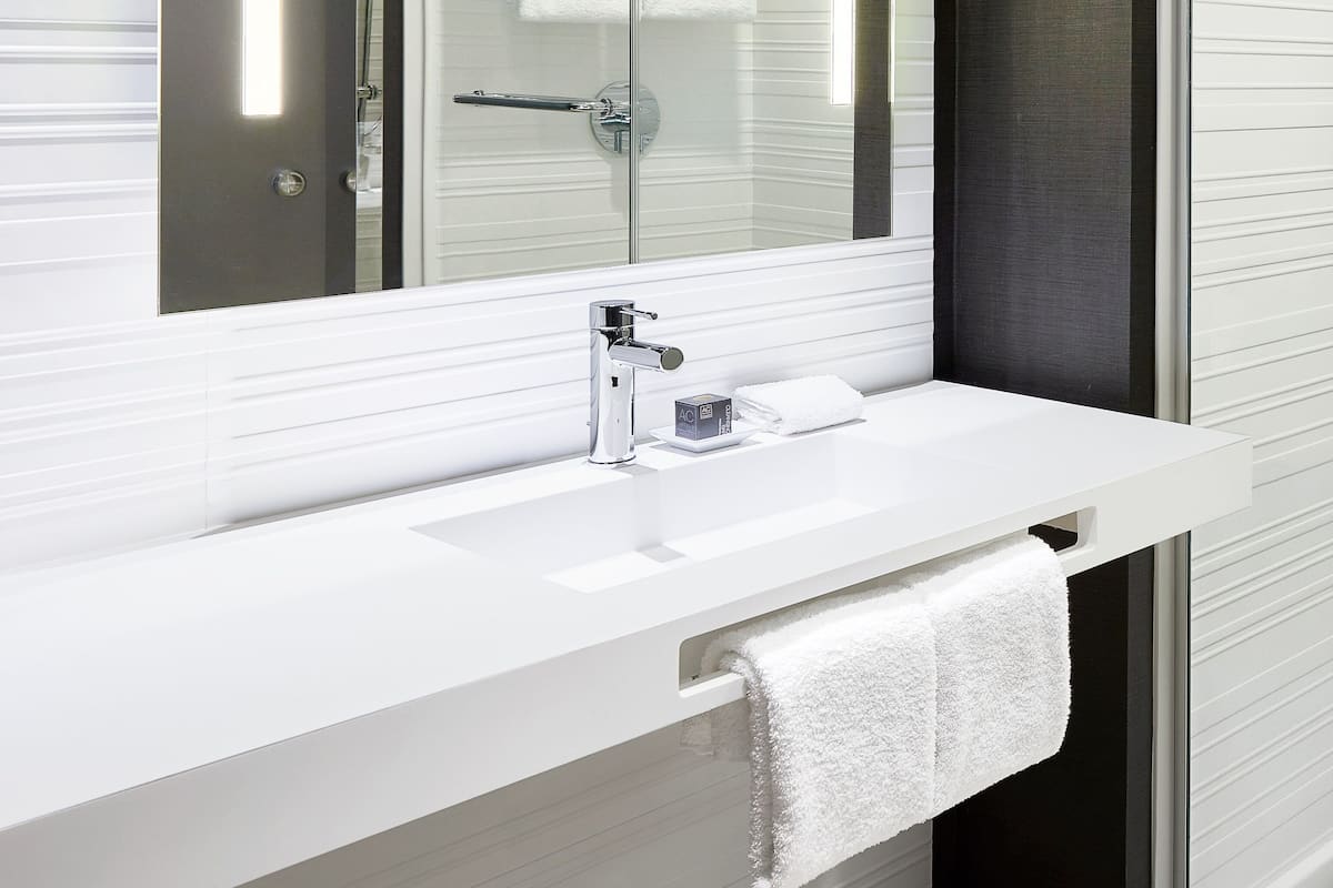 ฝักบัว, ของใช้ในห้องน้ำฟรี, ไดร์เป่าผม, ผ้าเช็ดตัว