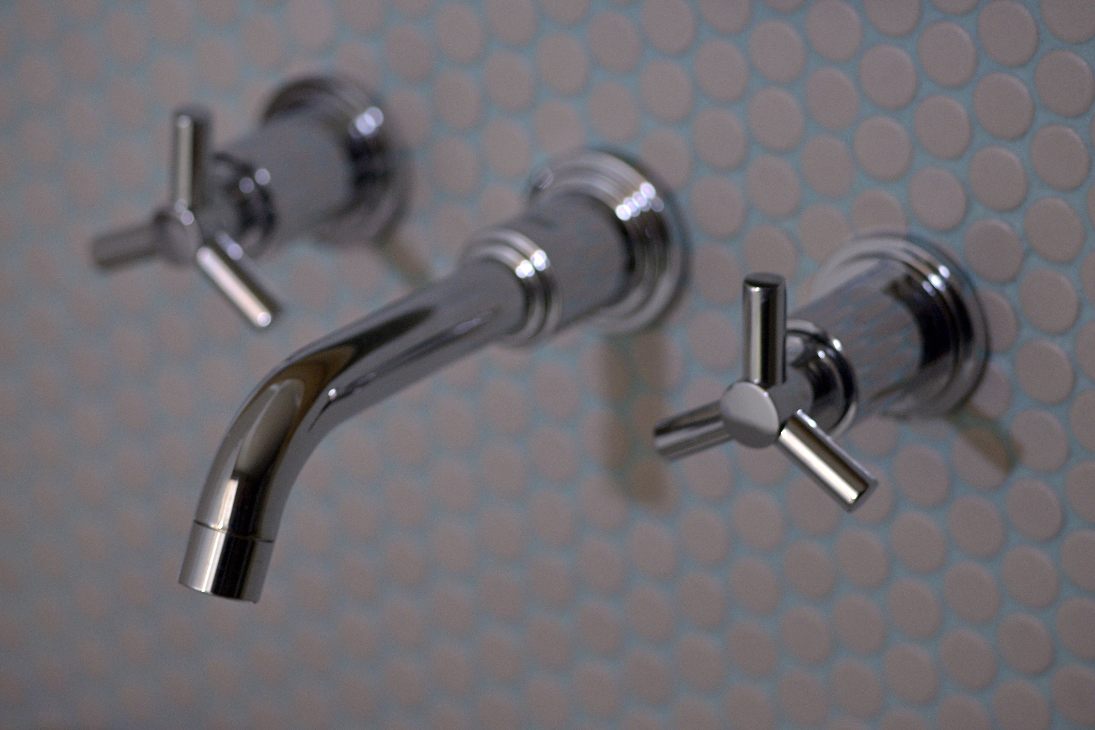 luxury apartment, 2 bedrooms, beachfront | bathroom | free toiletries, towels