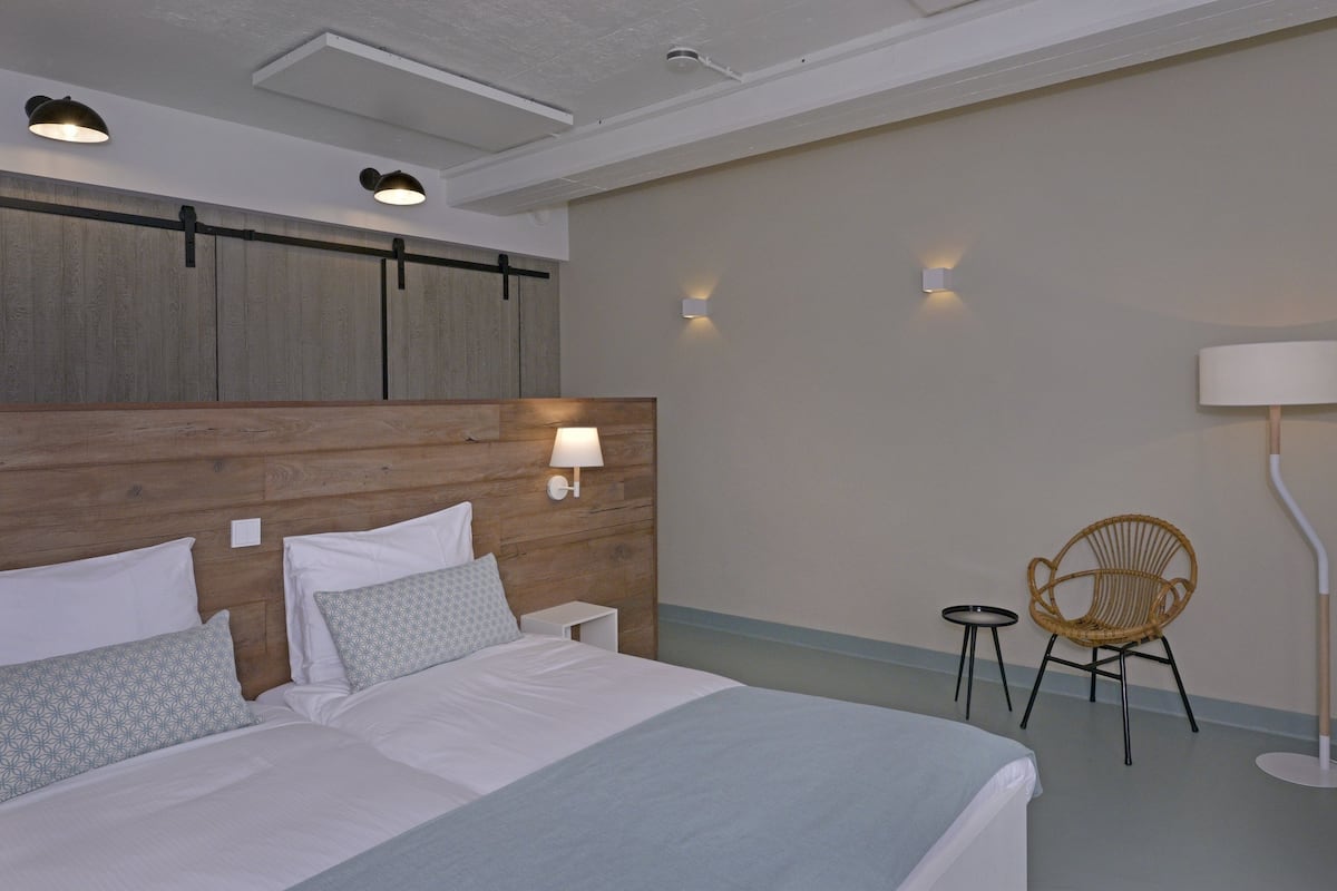 double room, beachfront | in-room safe, free wifi, bed sheets