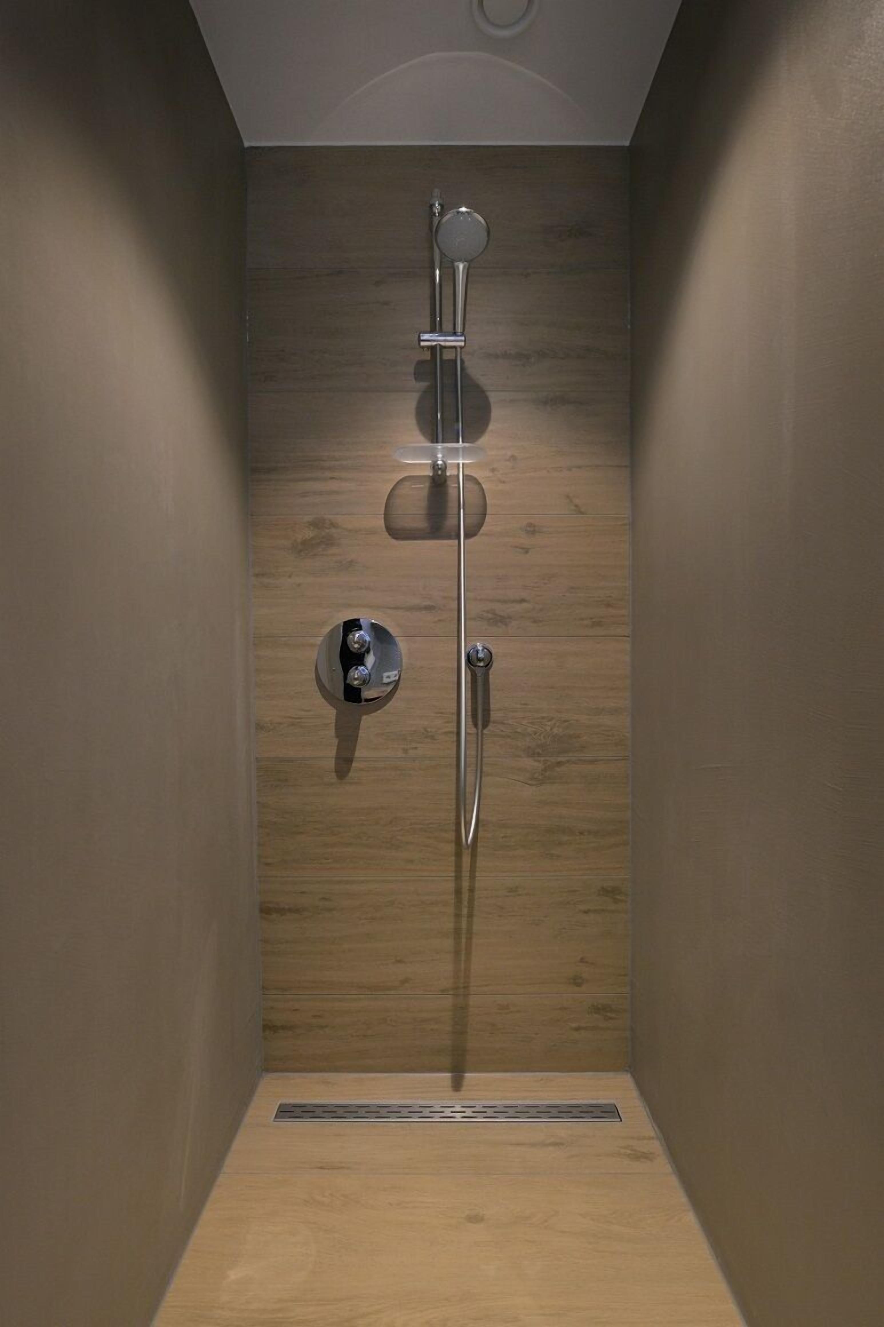 family apartment, beachfront | bathroom | free toiletries, towels