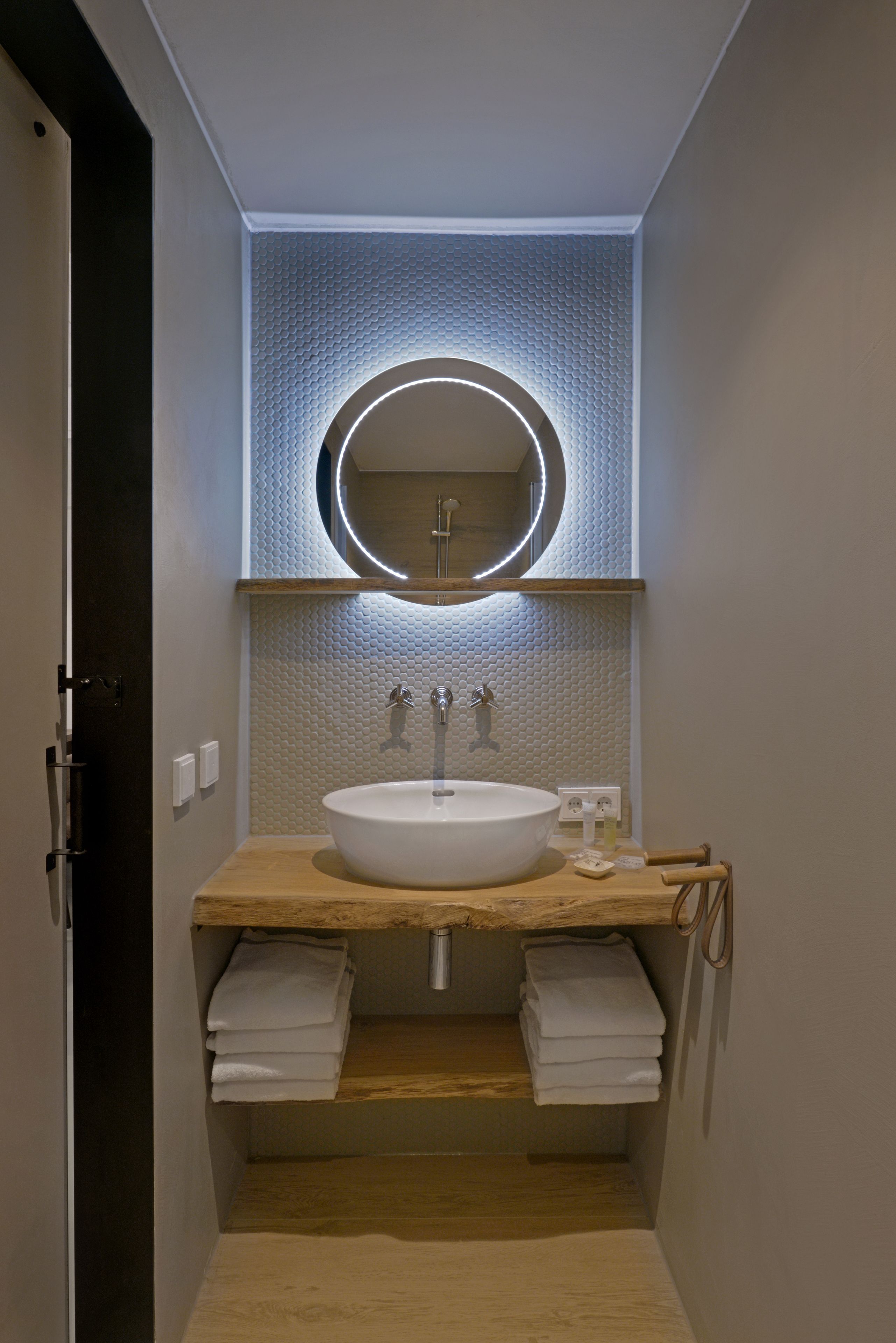 family apartment, beachfront | bathroom | free toiletries, towels