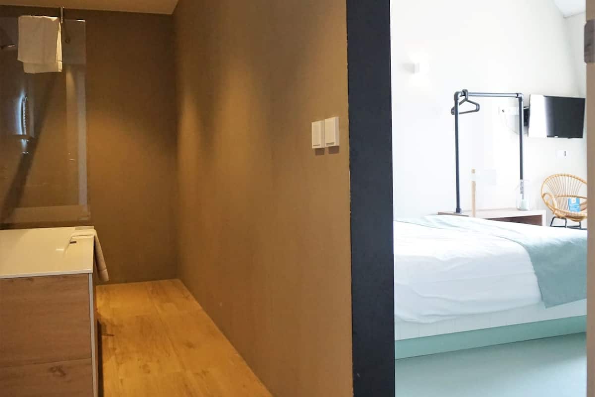 deluxe double room, beachfront | in-room safe, free wifi, bed sheets