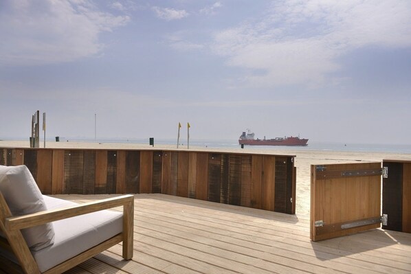 Sun deck