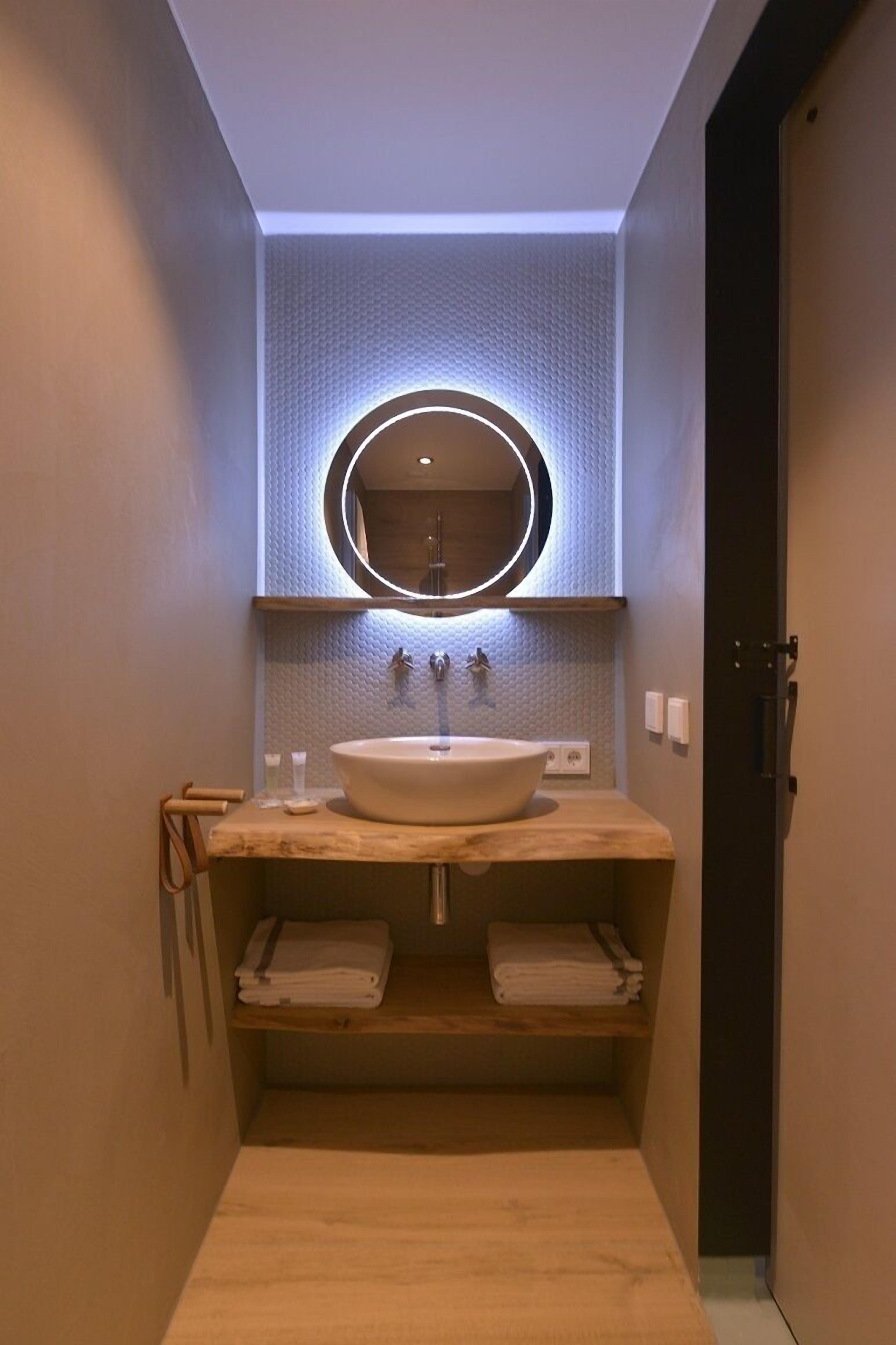 double room, beachfront | bathroom | free toiletries, towels