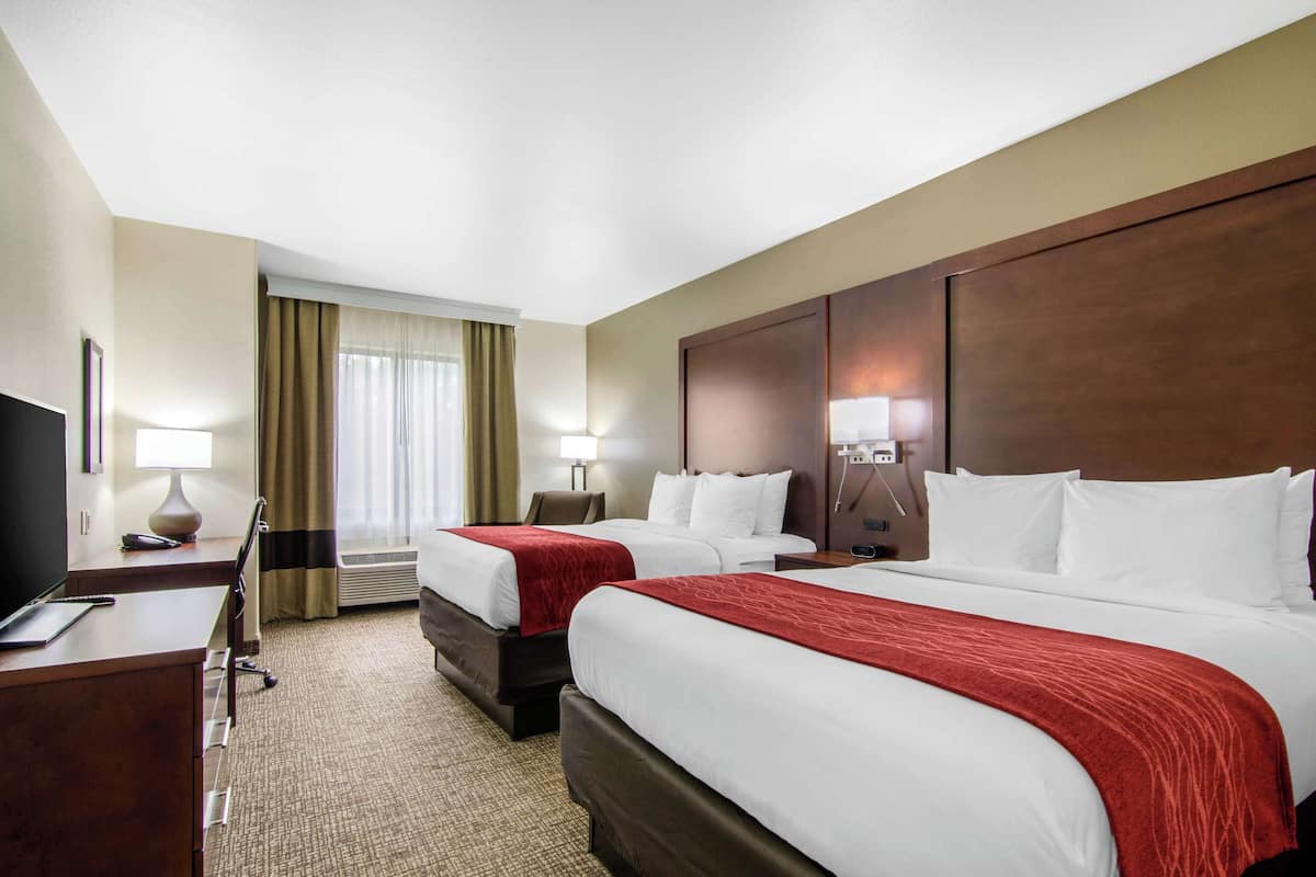 Luxe beddengoed, een bureau, gratis kabelinternet, beddengoed