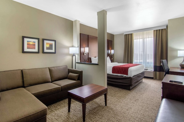 Suite, 1 cama King size, para no fumadores | Ropa de cama de alta calidad, escritorio y internet por cable gratis 
