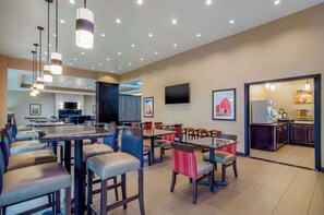 Petit déjeuner en libre-service compris tous les jours