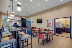 包含每日自助早餐