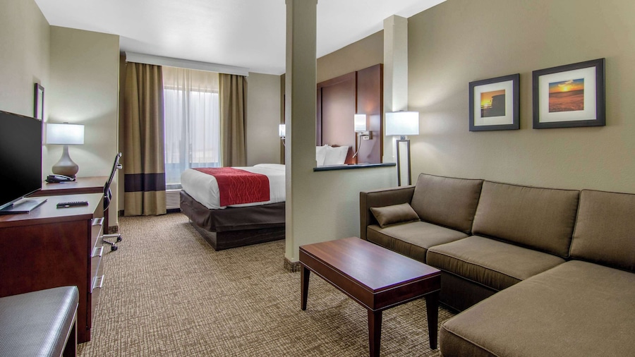 Comfort Inn & Suites Shawnee - Kansas City