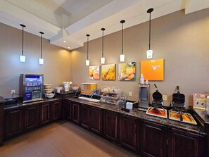 Petit déjeuner complet compris