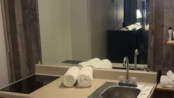 Room, 1 King Bed, Non Smoking | Bathroom sink