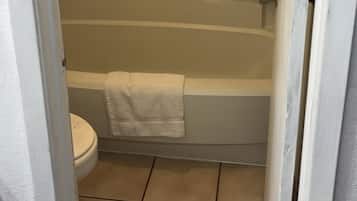 Artículos de tocador gratuitos, secador de pelo, toallas