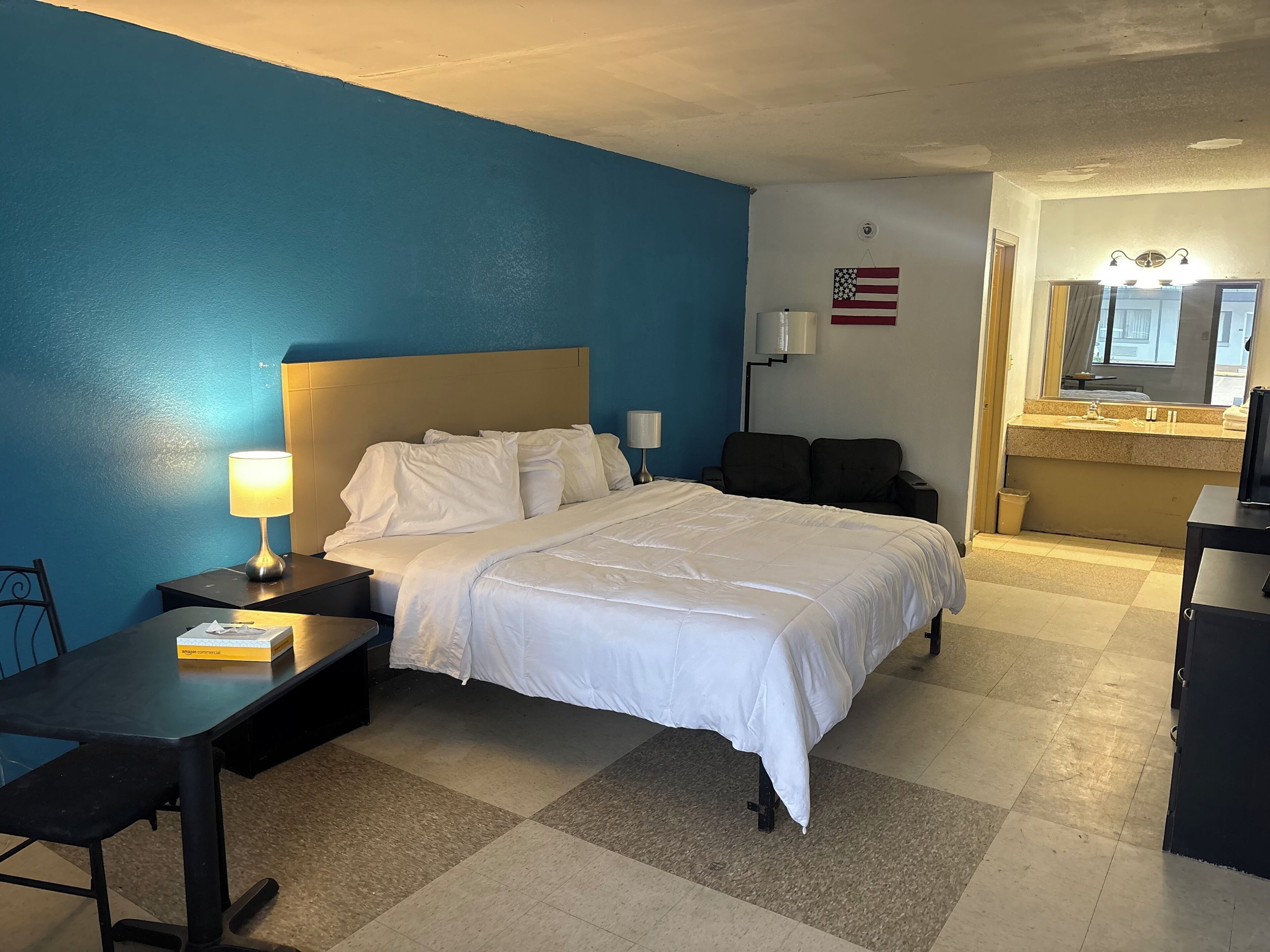 Room, 1 King Bed, Smoking | Premium bedding, memory foam beds, desk, blackout drapes