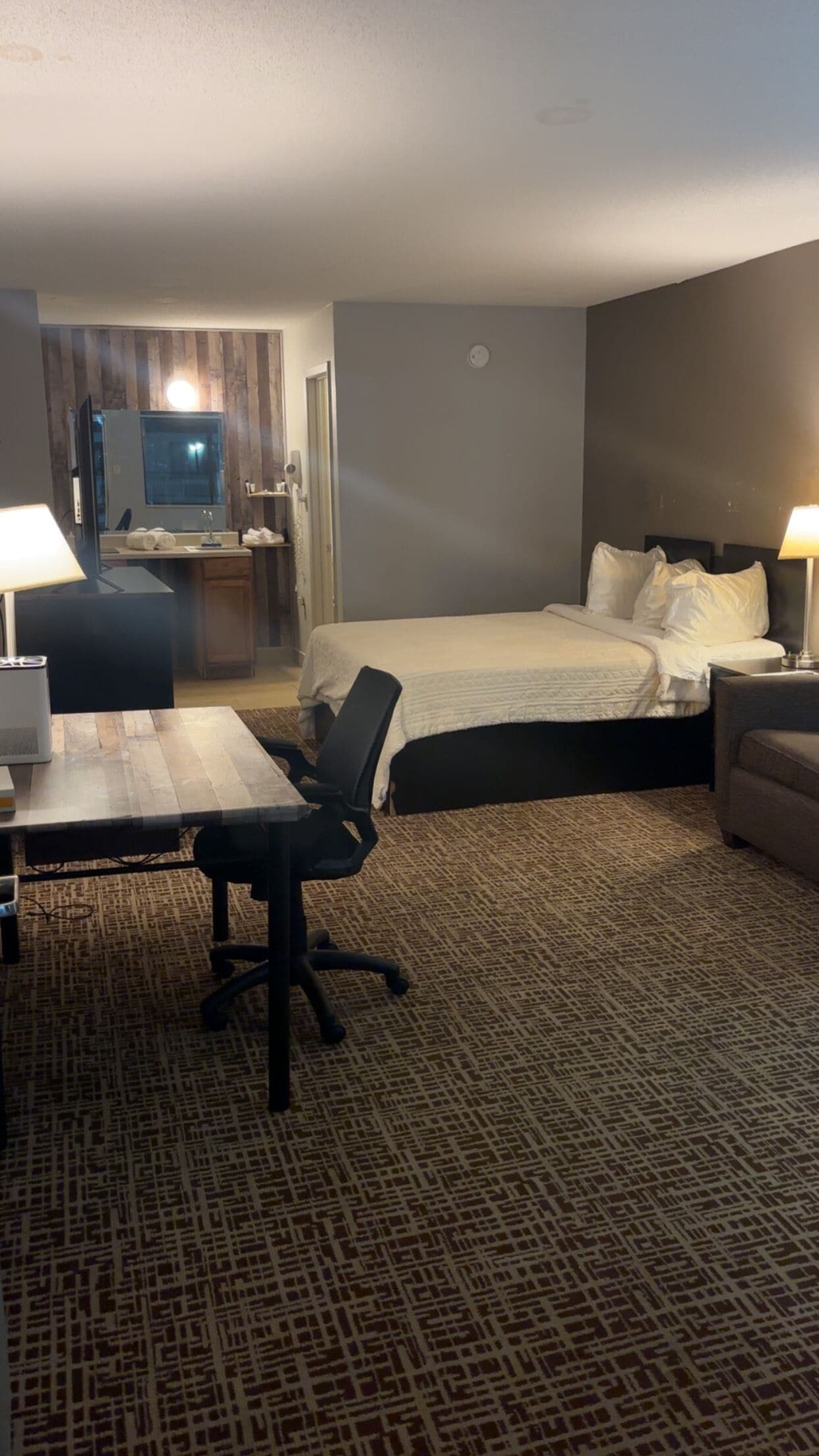 Room, 1 King Bed, Non Smoking | Premium bedding, memory foam beds, desk, blackout drapes