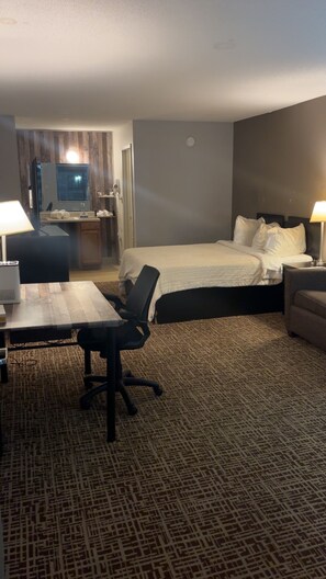 Room, 1 King Bed, Non Smoking | Premium bedding, memory foam beds, desk, blackout drapes - Americas Best Value Inn Brinkley (Brinkley)