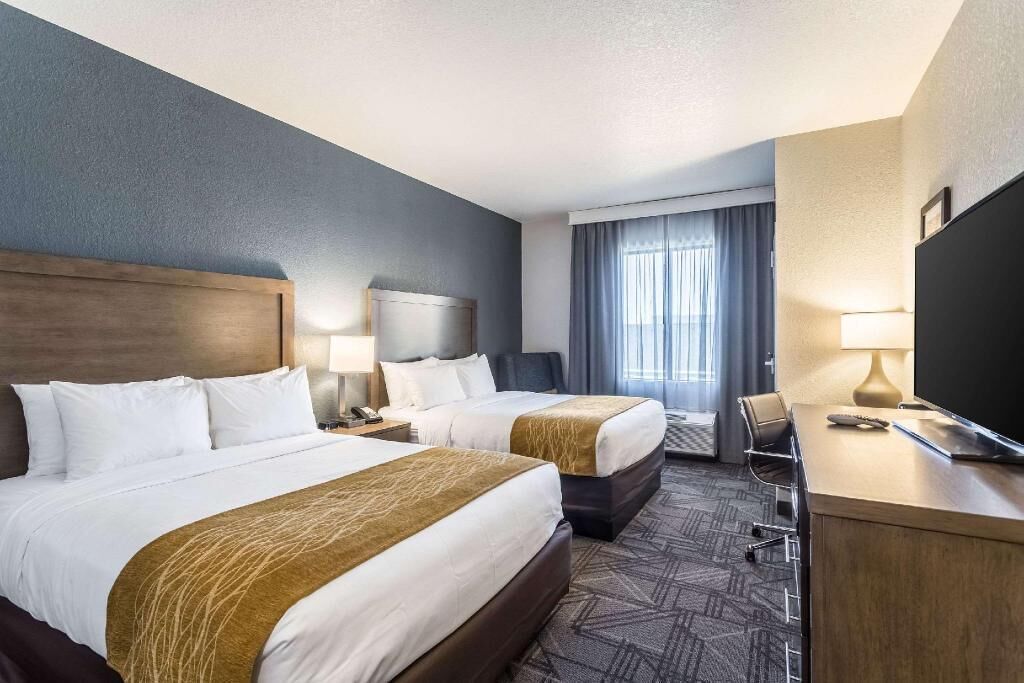 Premium bedding, pillowtop beds, in-room safe, desk