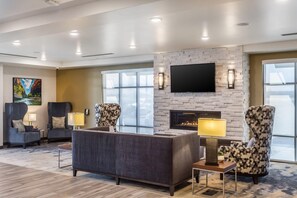 Lobby - Comfort Inn & Suites Salt Lake City Airport (Salt Lake City)