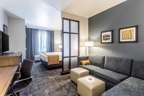Premium bedding, pillowtop beds, in-room safe, desk