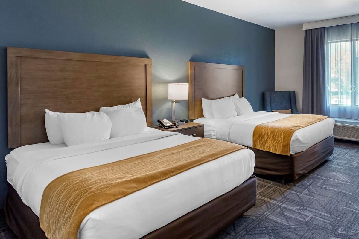 Premium bedding, pillowtop beds, in-room safe, desk