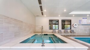 A modern indoor swimming pool with clear lane markings, a safety sign, and a lifebuoy. - Comfort Inn & Suites Salt Lake City Airport (Salt Lake City)