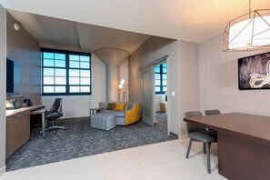 Suite, 2 Bedrooms - Courtyard by Marriott Waterloo Cedar Falls (Waterloo)