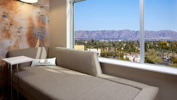 Standard Room, 1 King Bed, Non Smoking | Premium bedding, desk, laptop workspace, iron/ironing board