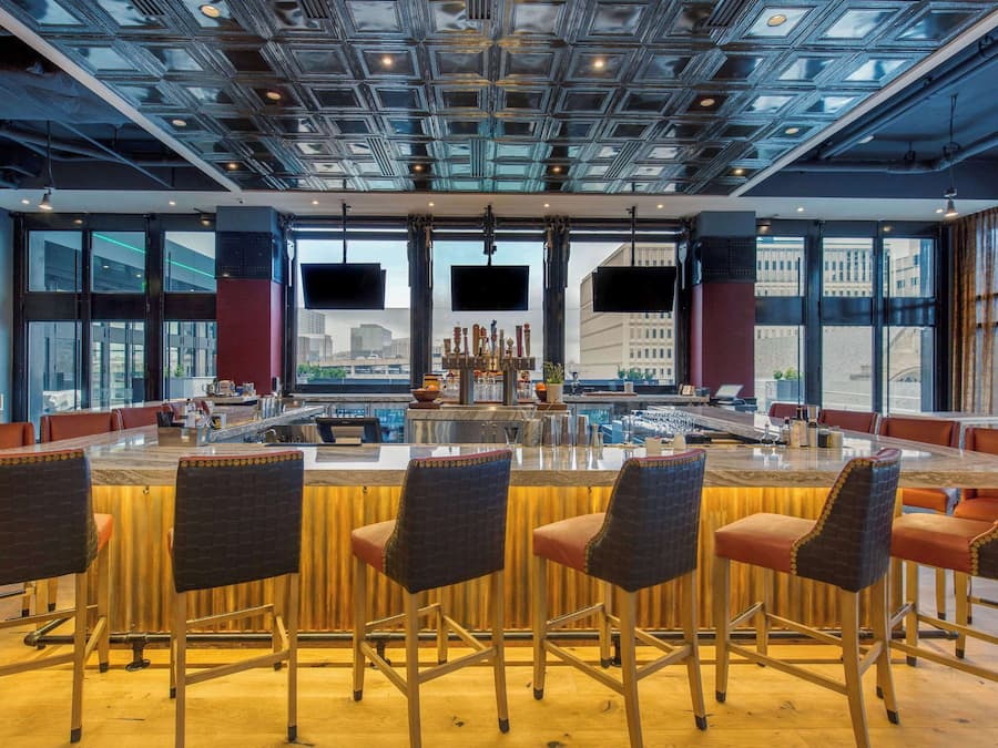 Se sirven comidas, cenas y cocina local