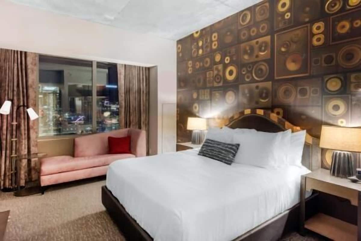 Egyptian cotton sheets, premium bedding, pillowtop beds, in-room safe