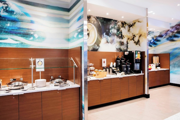 Café da manhã com buffet grátis todos os dias