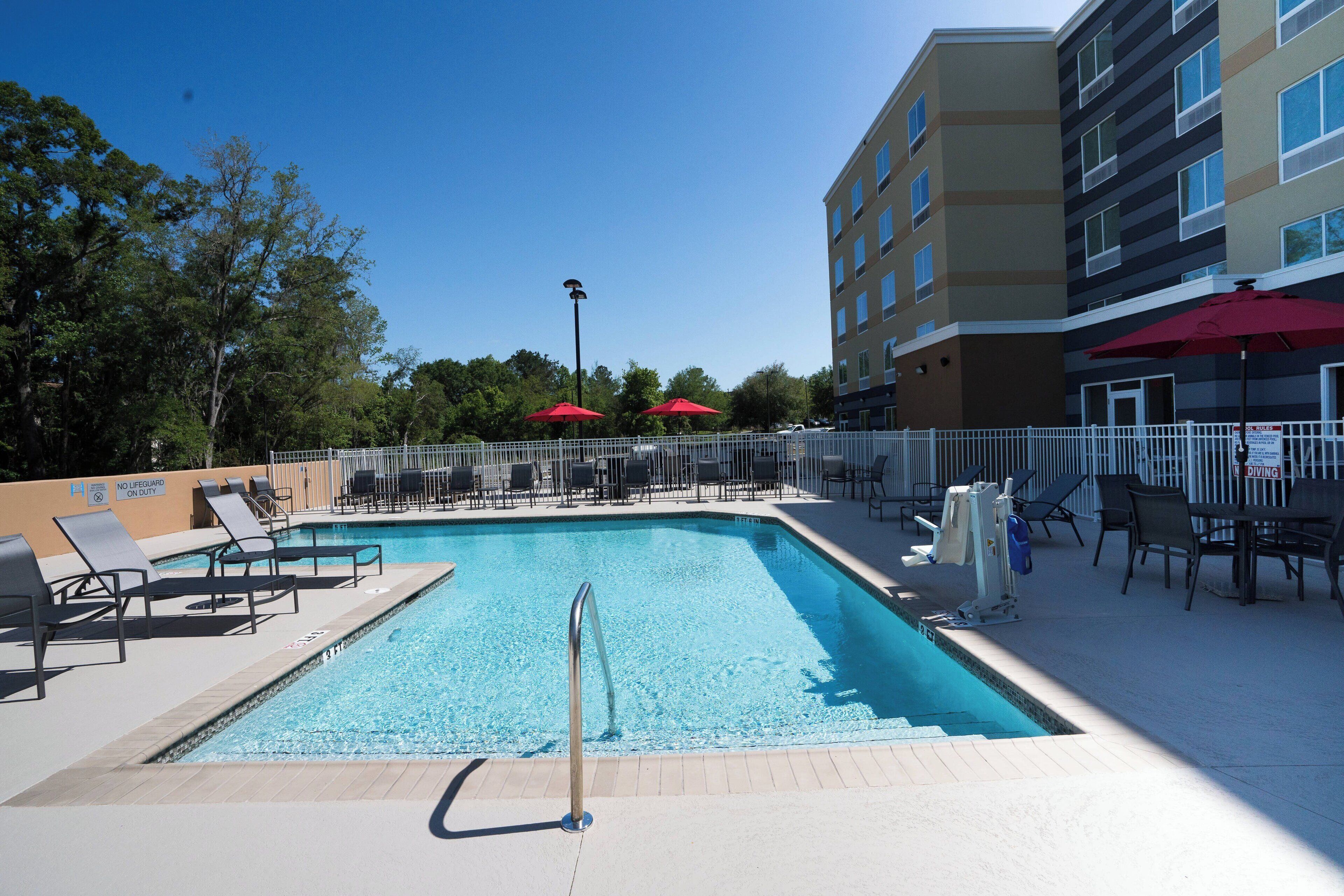 outdoor pool, open 7:00 am to 10:00 pm, pool umbrellas, pool loungers