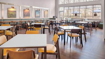 Bao gồm bữa sáng buffet hàng ngày