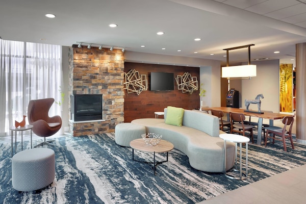 Lobby-lounge