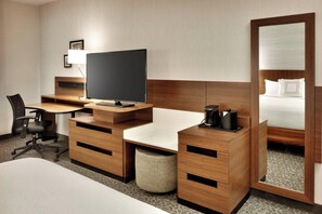 Desk, laptop workspace, soundproofing, iron/ironing board - Fairfield Inn & Suites by Marriott Springfield North (Springfield)