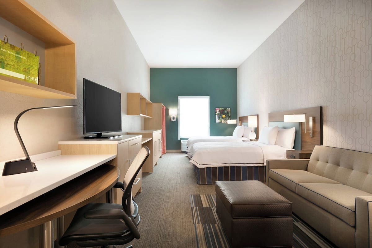 Premium bedding, in-room safe, desk, laptop workspace