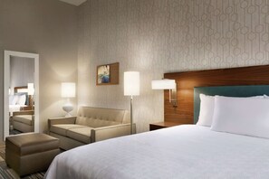 Premium bedding, in-room safe, desk, laptop workspace - Home2 Suites By Hilton Mt Pleasant Charleston (Mount Pleasant)