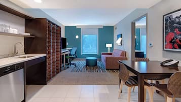 Suite, 1 Bedroom | Desk, iron/ironing board, free WiFi, bed sheets