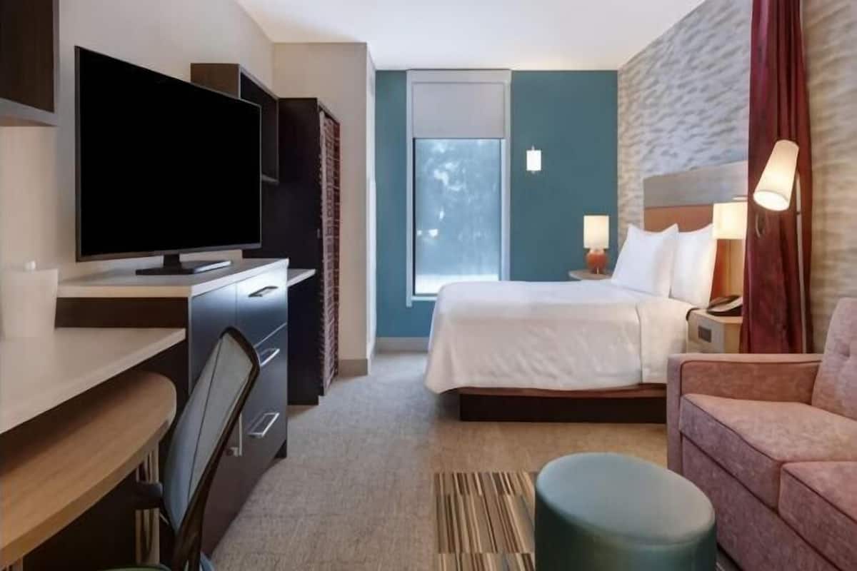 Desk, iron/ironing board, free WiFi, bed sheets
