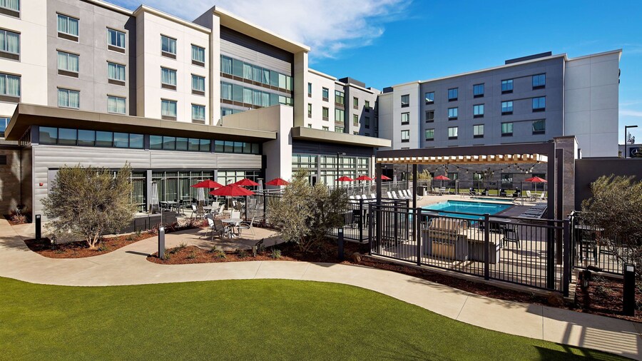Hampton Inn Long Beach Airport