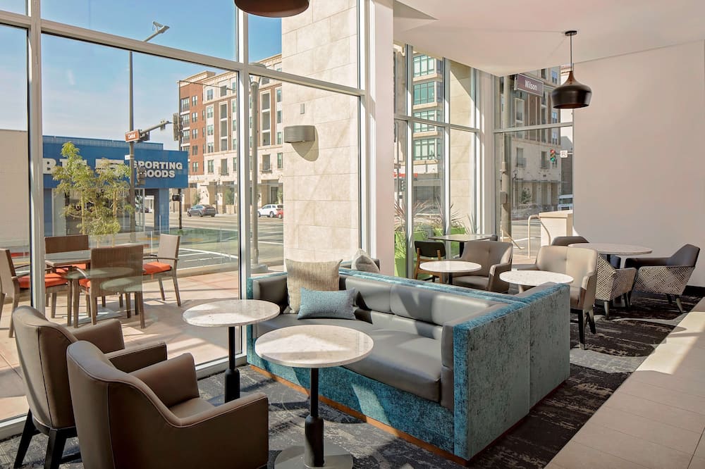 Hyatt Place Glendale / Los Angeles