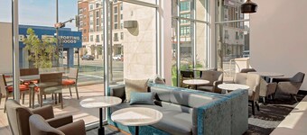 Hyatt Place Glendale / Los Angeles