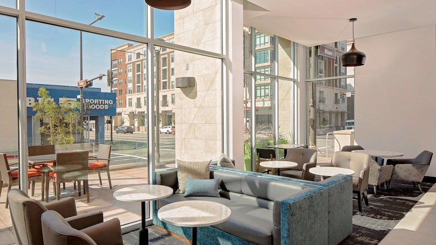 Hyatt Place Glendale / Los Angeles