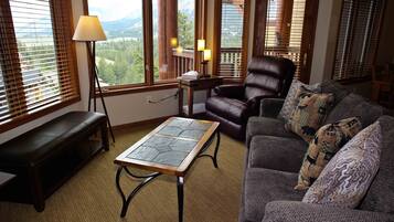 Townhome, 3 Bedrooms (Eagle Run #204) | Living room